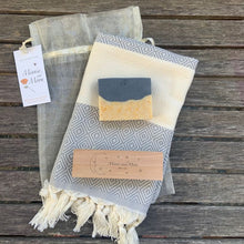 Load image into Gallery viewer, Hand Towel Gift Set
